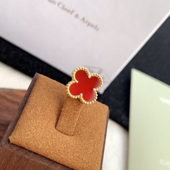Authentic Van Cleef & Arpels 18K Yellow Gold Earrings - Picture 5 of 7
